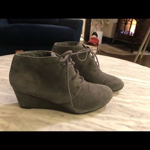 Vionic Gray Suede Wedge Ankle Boots - Size 6.5